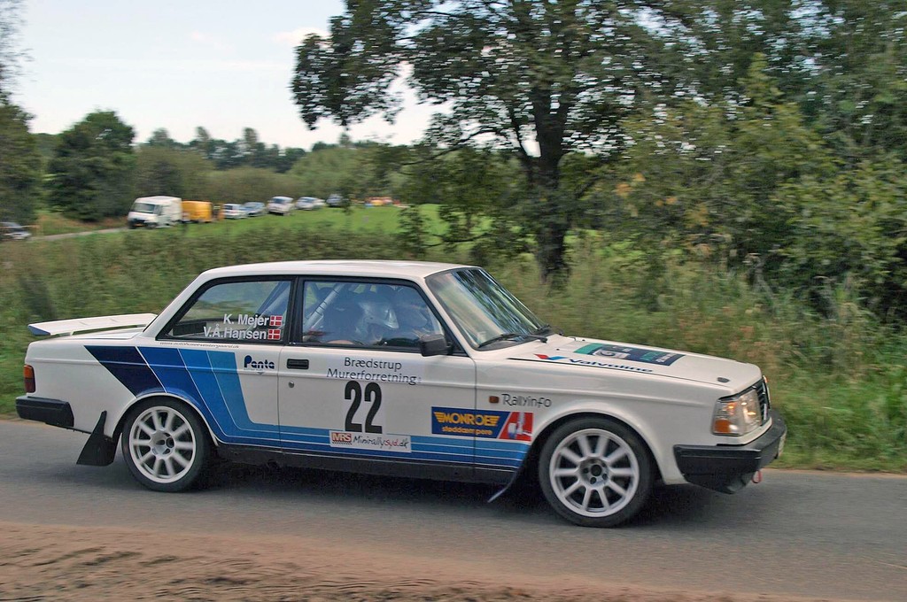 Kurt Mejer og Vagn Åge Hansen på en af de hurtige prøver i Rally Midtjylland
(Foto: Allan Post)